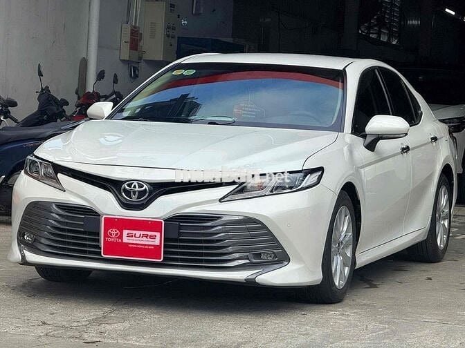 Toyota Camry 2.0G 2021 Trắng 54.000km