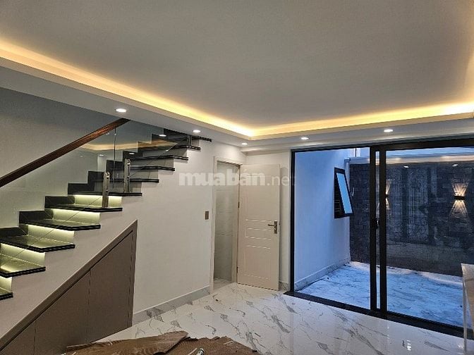 Nhà liền kề mới tinh cách Đường Hồ Sen 50m, 5tầng 45m2, giá 5.75tỷ