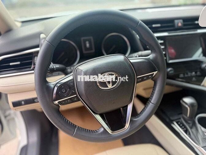Toyota Camry 2.0G 2021 Trắng 54.000km