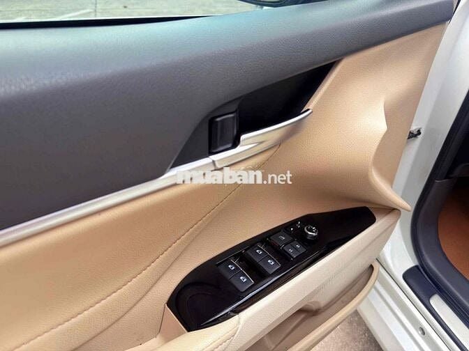 Toyota Camry 2.0G 2021 Trắng 54.000km