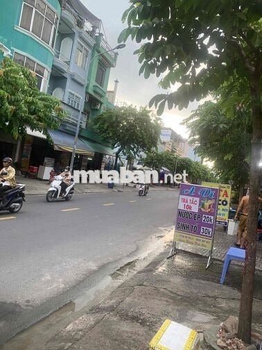 Cho thuê nhà mt Đường Song Hành, ĐHT, Q12. 4x11m, 1 lầu, 2pn