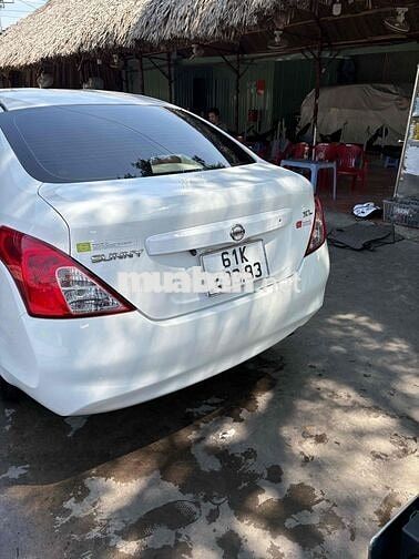 Nissan Sunny Trắng Số sàn 5 chỗ