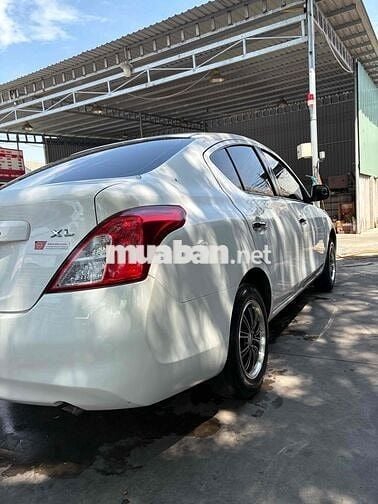 Nissan Sunny Trắng Số sàn 5 chỗ