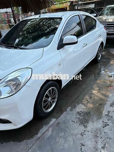 Nissan Sunny Trắng Số sàn 5 chỗ