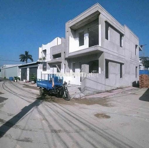 NHÀ GÓC 2 MẶT TIỀN GẦN NGÃ 4 TÂN TRIỀU
