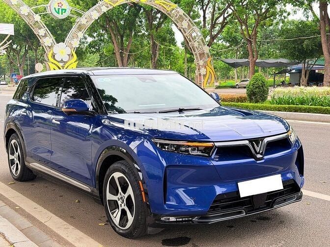 CẦN BÁN VINFAST VF9 PLUS 2023 - XE GIA ĐÌNH