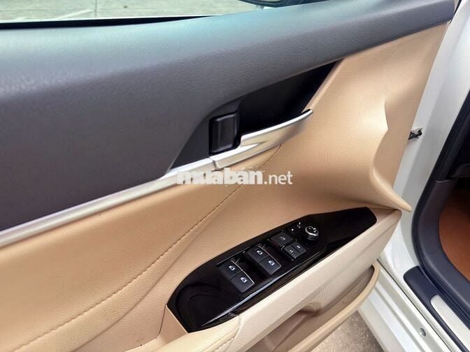 Toyota Camry 2.0G 2021 Trắng 54.247 km