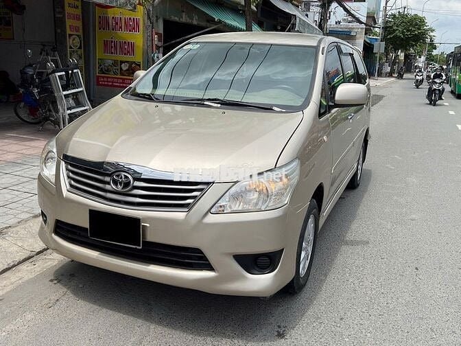 Toyota Innova E 2014 Số sàn Vàng cát 103.000 km
