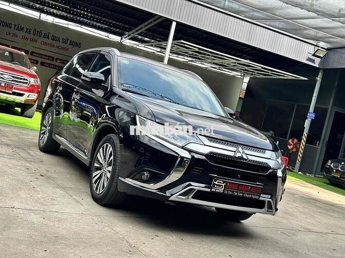 Mitsubishi Outlander 2.0 CVT Premium 2023 Đen