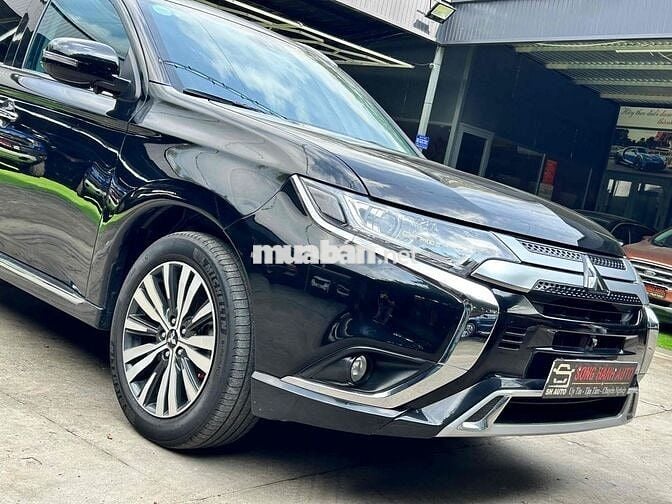 Mitsubishi Outlander 2.0 CVT Premium 2023 Đen