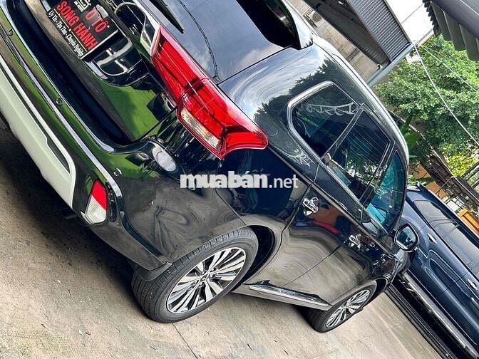 Mitsubishi Outlander 2.0 CVT Premium 2023 Đen