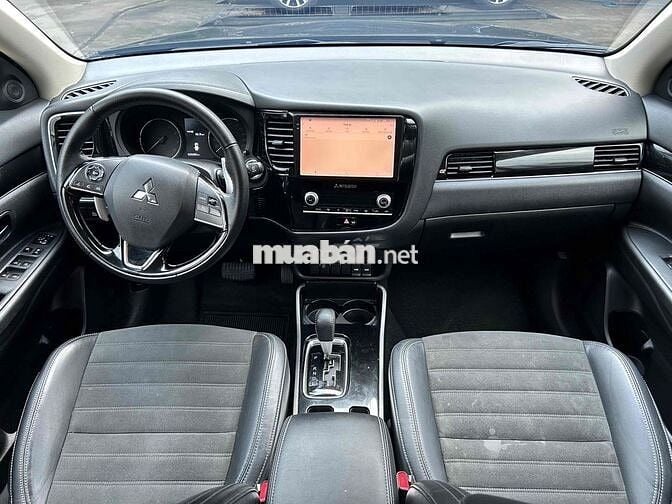 Mitsubishi Outlander 2.0 CVT Premium 2023 Đen