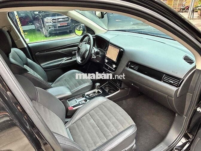 Mitsubishi Outlander 2.0 CVT Premium 2023 Đen