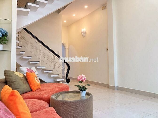 BÁN NHÀ ĐẸP 3 TẦNG - GIÁ 11,5 TỶ CHÍNH CHỦ - HẺM XE HƠI - ĐỦ NỘI THẤT