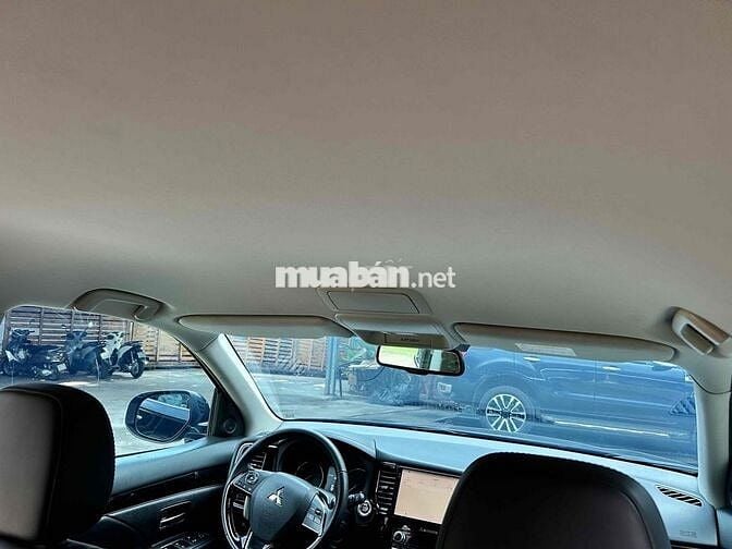 Mitsubishi Outlander 2.0 CVT Premium 2023 Đen