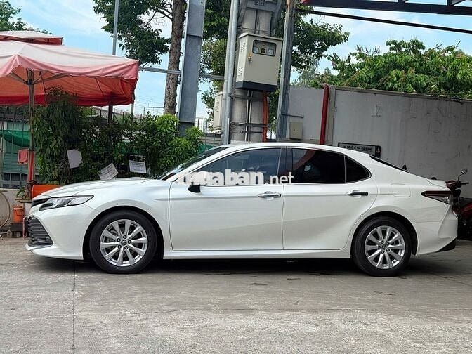 Toyota Camry 2.0G 2021 Trắng 54.247 km