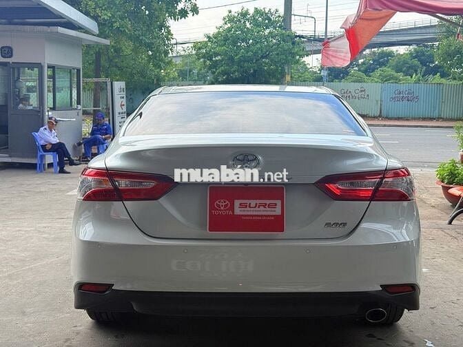 Toyota Camry 2.0G 2021 Trắng 54.247 km