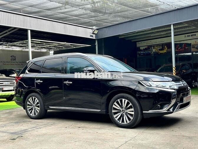 Mitsubishi Outlander 2.0 CVT Premium 2023 Đen