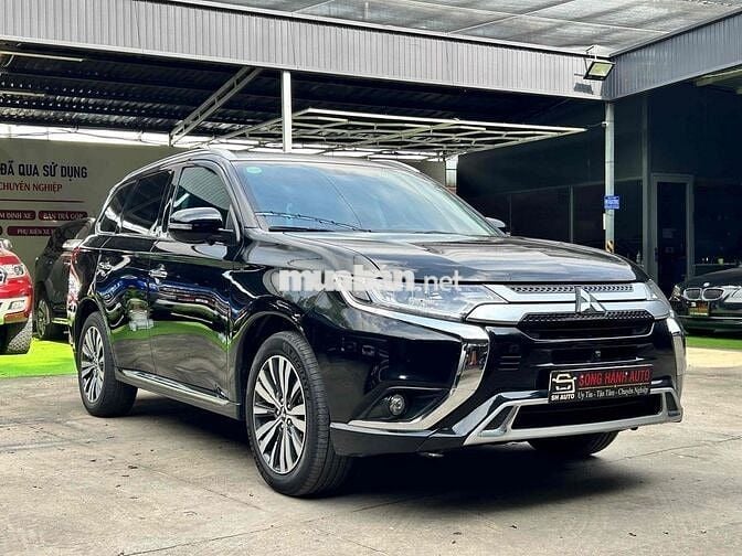 Mitsubishi Outlander 2.0 CVT Premium 2023 Đen