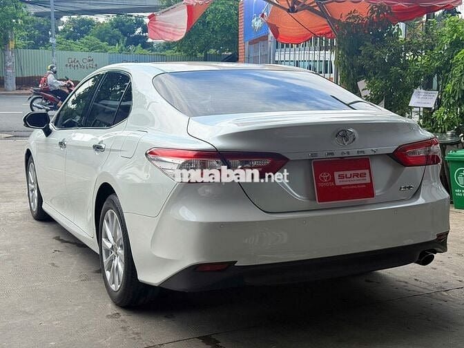 Toyota Camry 2.0G 2021 Trắng 54.247 km