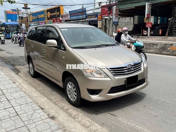 Toyota Innova E 2014 Số sàn Vàng cát 103.000 km