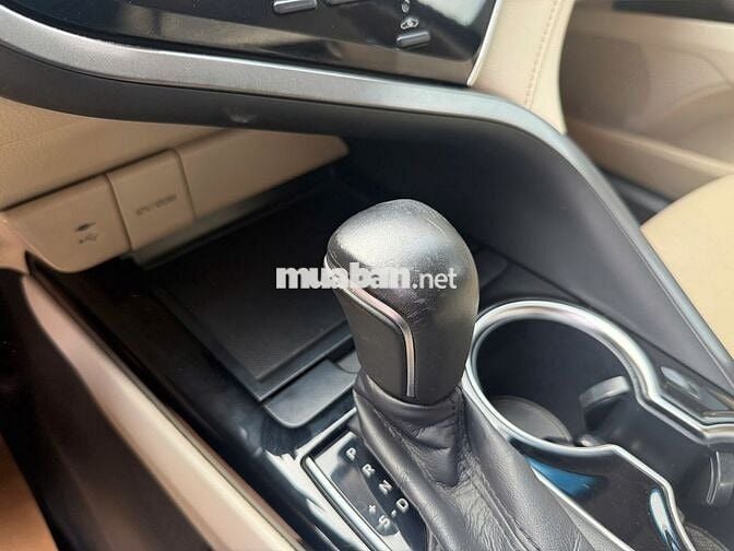 Toyota Camry 2.0G 2021 Trắng 54.247 km