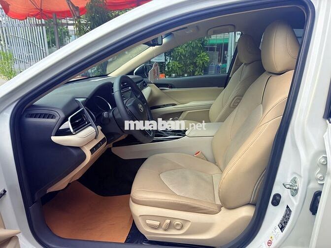 Toyota Camry 2.0G 2021 Trắng 54.247 km