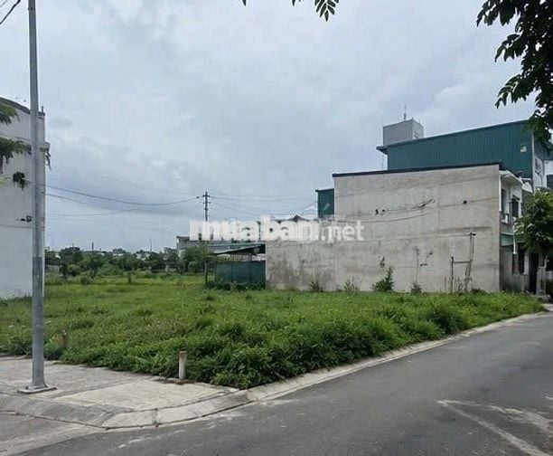 CHỦ NGỘP CẦN BÁN GẤP LÔ ĐẤT GẦN TTHC BÀU BÀNG, DIỆN TÍCH 5X30M^2