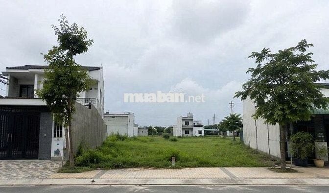 CHỦ NGỘP CẦN BÁN GẤP LÔ ĐẤT GẦN TTHC BÀU BÀNG, DIỆN TÍCH 5X30M^2