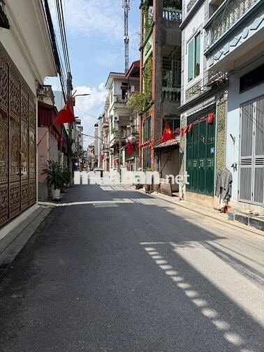 5p lên cầu Thăng Long-Ô tô đỗ cửa Đất 50m² mặt tiền 5.2m Cổ Điển 