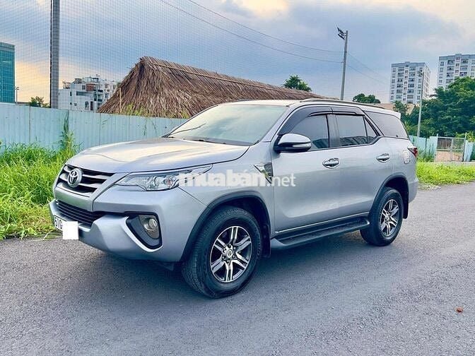 Toyota Fortuner 2.4G Số sàn máy dầu 2017
