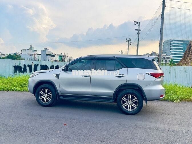 Toyota Fortuner 2.4G Số sàn máy dầu 2017