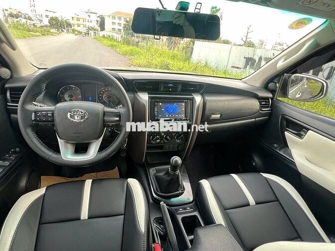 Toyota Fortuner 2.4G Số sàn máy dầu 2017