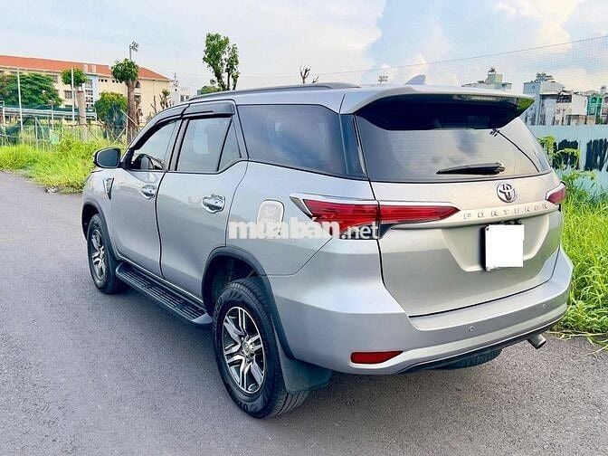 Toyota Fortuner 2.4G Số sàn máy dầu 2017