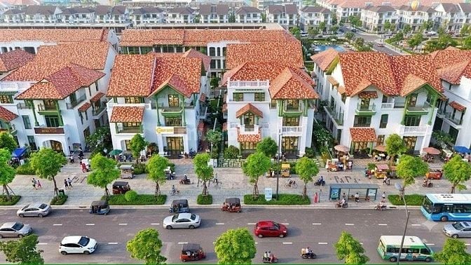 Chỉ 4.4 tỷ nhận ngay nhà liền kề 5 tầng có hầm, vỉa hè 3m đường 17m.