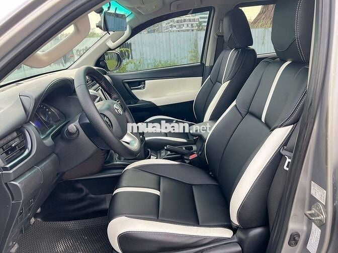Toyota Fortuner 2.4G Số sàn máy dầu 2017
