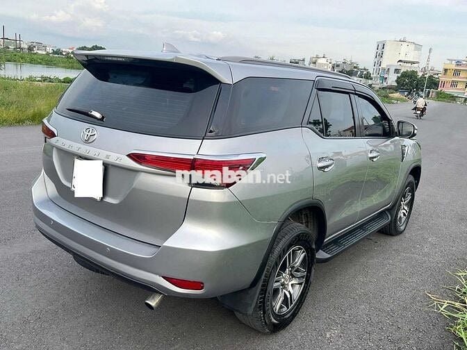 Toyota Fortuner 2.4G Số sàn máy dầu 2017
