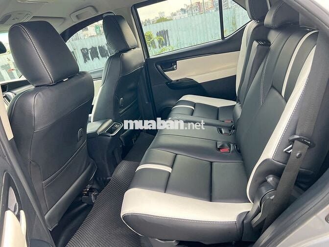 Toyota Fortuner 2.4G Số sàn máy dầu 2017