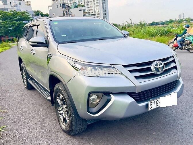 Toyota Fortuner 2.4G Số sàn máy dầu 2017