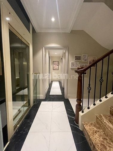 Chỉ 4.4 tỷ nhận ngay nhà liền kề 5 tầng có hầm, vỉa hè 3m đường 17m.