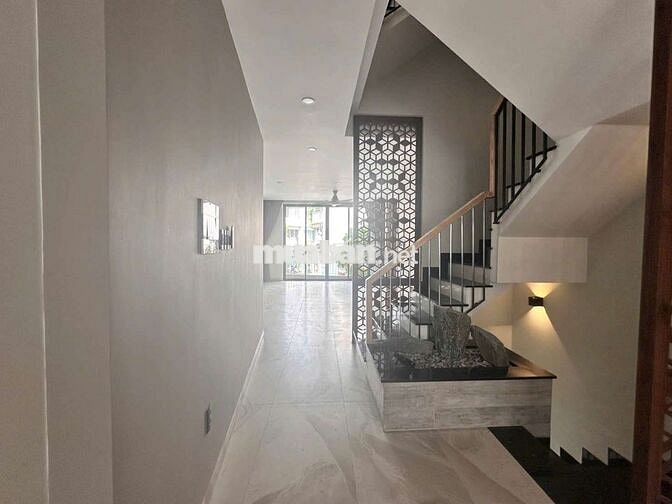 Villa Hoàng Hoa Thám_ 5 Tầng _ 6 Phòng Sang Trọng_ ÔTô Vào Nhà 