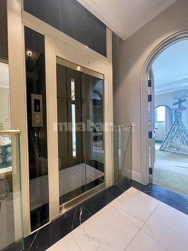 Chỉ 4.4 tỷ nhận ngay nhà liền kề 5 tầng có hầm, vỉa hè 3m đường 17m.