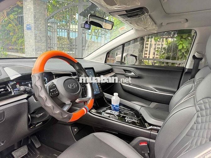 Hyundai Custin 2023 Trắng