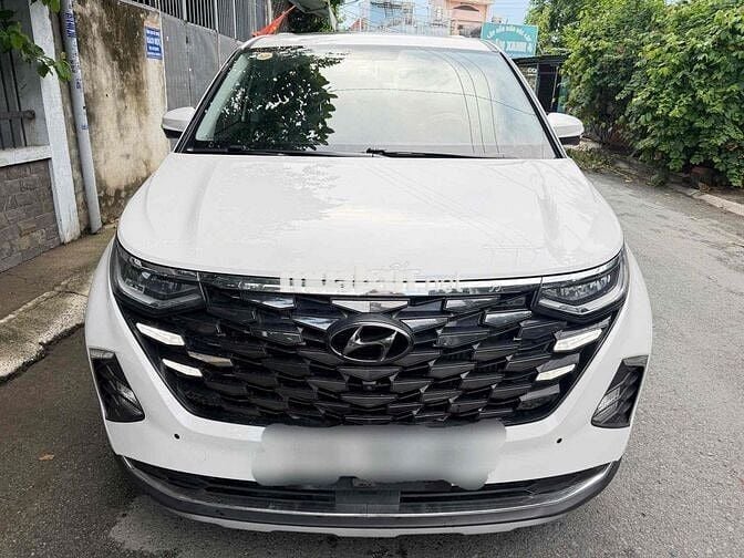 Hyundai Custin 2023 Trắng