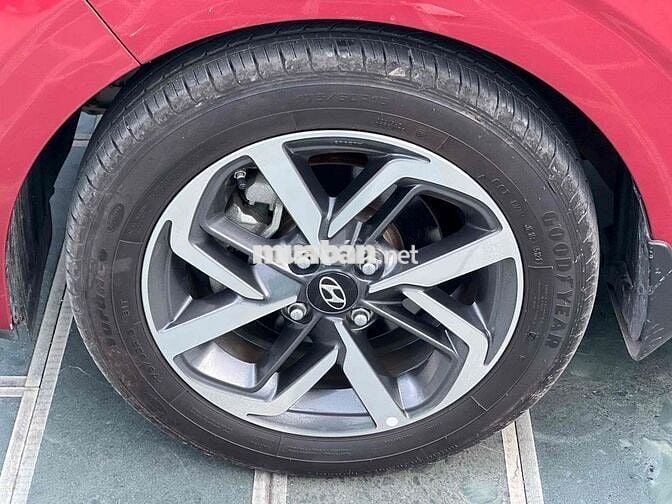Hyundai i10 AT 2022 15000 km Đỏ Tự động