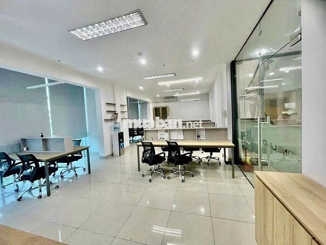 NHÀ ĐẸP ỐP KÍNH-200D Nguyễn Trọng Tuyển, P.10, PN- Sàn Suốt,DTSD 400m2
