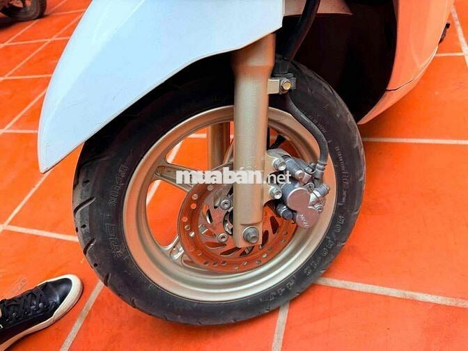 Honda Lead Trắng