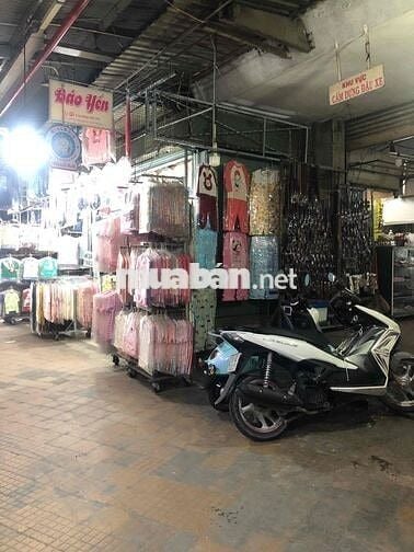 Sang sạp mặt tiền xe chạy ở Trung tâm Thương Mại Thủ Đức