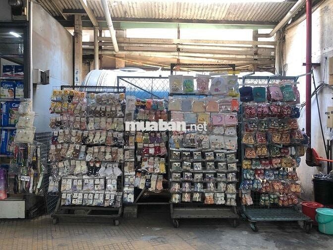Sang sạp mặt tiền xe chạy ở Trung tâm Thương Mại Thủ Đức