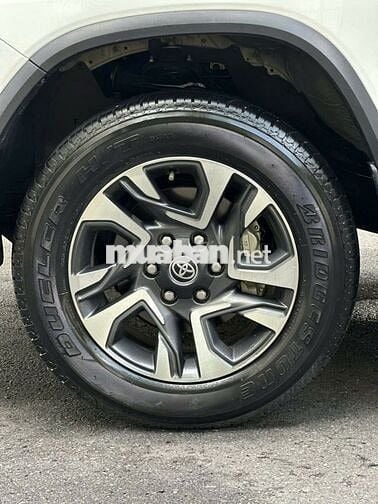 Toyota Fortuner Legender 2021 52,500 km màu Trắng